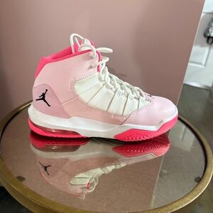 Jordan Max Aura (GS) 'Pink Foam' sneaker Like NEW